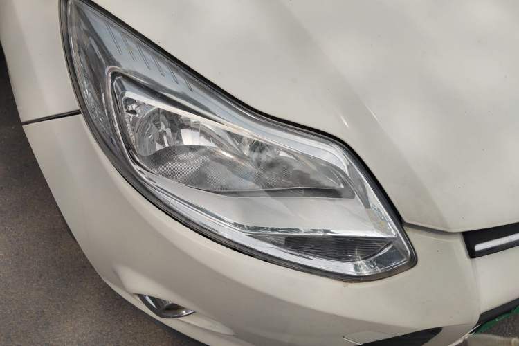 Used Ford Focus 2012 Sedan 1.6L Manual Fashion Edition Right Front Headlight