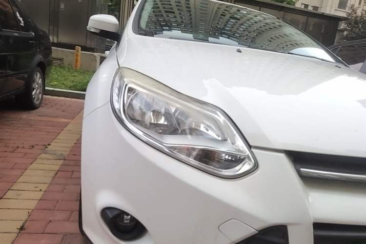 Used Ford Focus 2012 Hatchback 1.6L Automatic Comfort Model Right Front Headlight