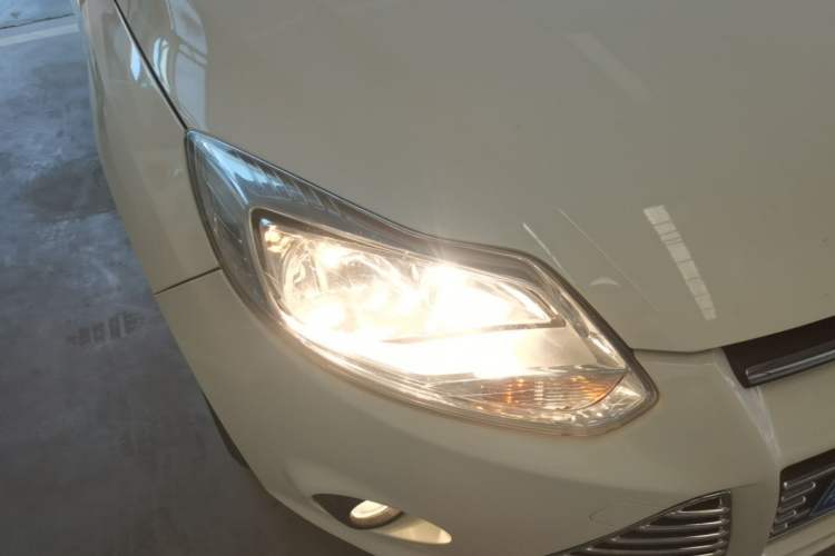 Used Ford Focus 2012 Hatchback 1.6L Automatic Comfort Model Right Front Headlight