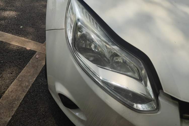 Used Ford Focus 2012 Sedan 1.6L Automatic Comfort Model Right Front Headlight