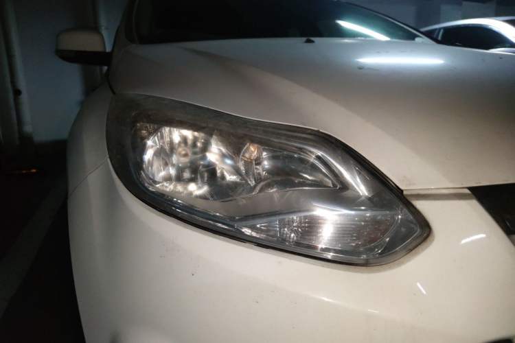 Used Ford Focus 2012 Sedan 1.6L Automatic Comfort Model Right Front Headlight