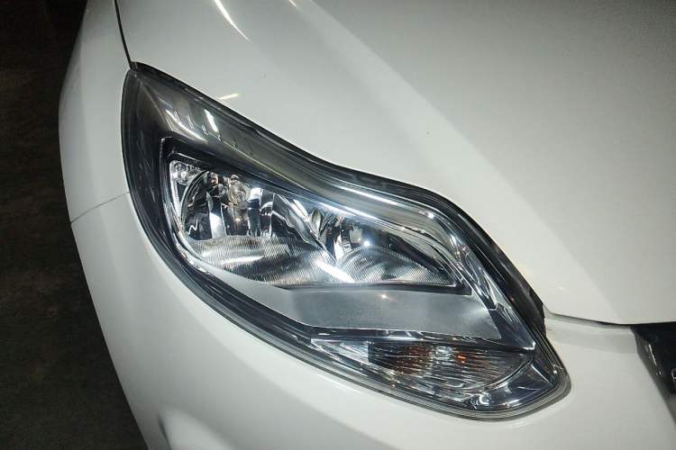 Used Ford Focus 2012 Sedan 1.6L Manual Fashion Edition Right Front Headlight