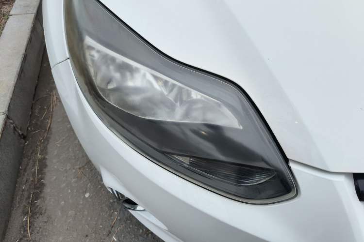 Used Ford Focus 2012 Hatchback 2.0L Automatic Luxury Sport Model Right Front Headlight