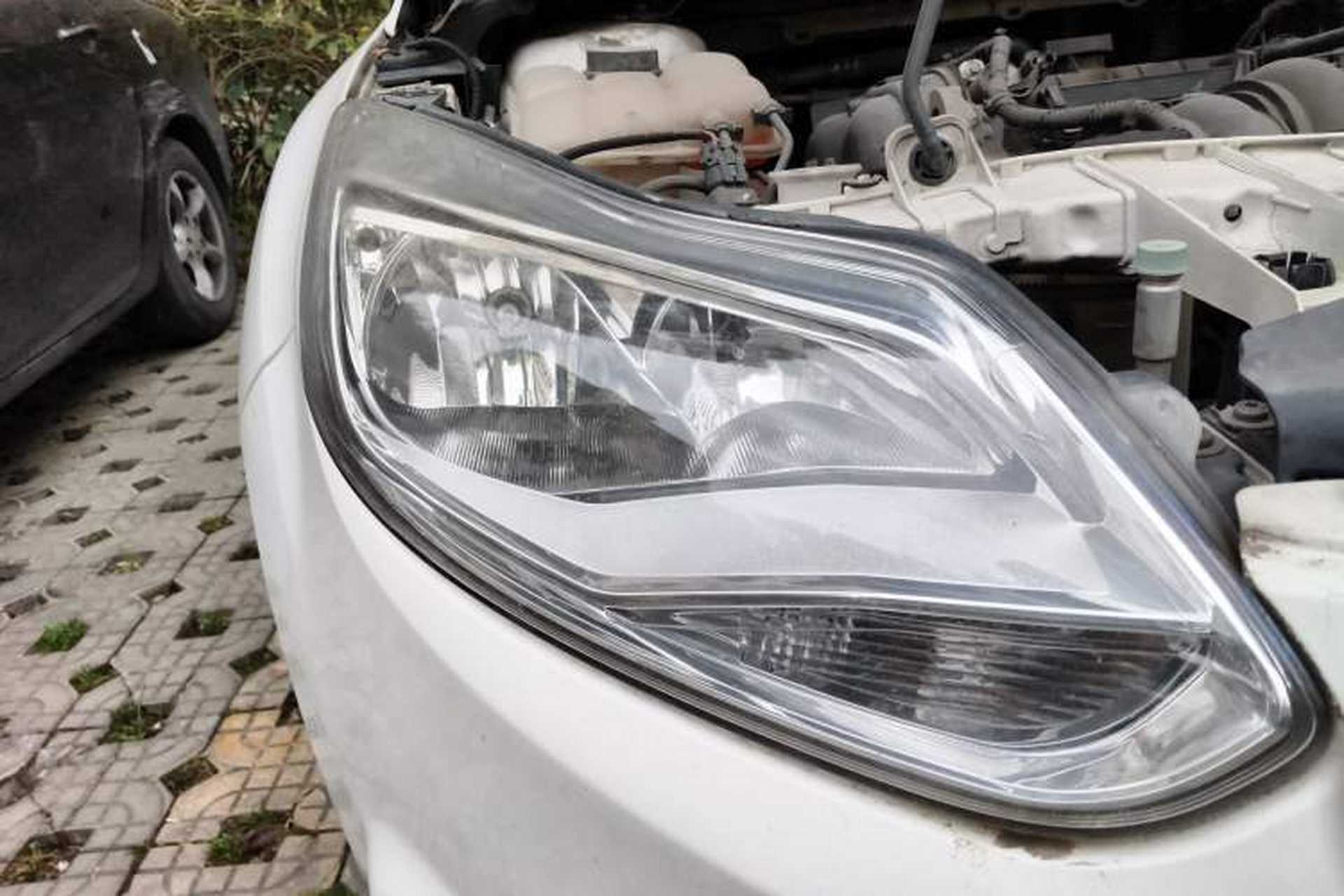 Used Ford Focus 2012 Hatchback 1.6L Automatic Comfort Model Right Front Headlight