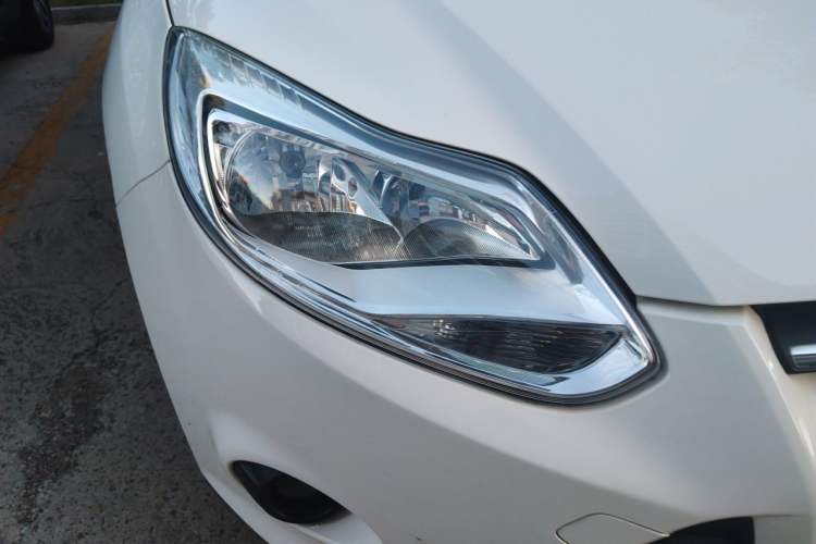 Used Ford Focus 2012 Hatchback 1.6L Automatic Comfort Model Right Front Headlight