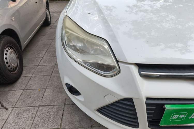 Used Ford Focus 2012 Sedan 1.6L Automatic Comfort Model Right Front Headlight