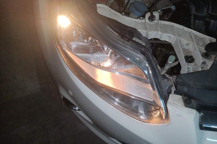 Used Ford Focus 2012 Sedan 1.6L Automatic Fashion Edition Right Front Headlight