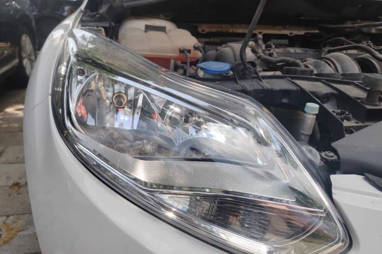 Used Ford Focus 2012 Sedan 1.6L Automatic Fashion Edition Right Front Headlight