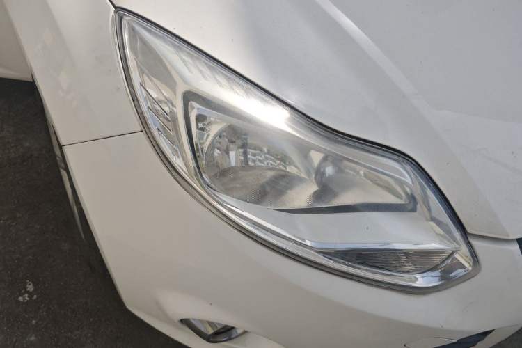 Used Ford Focus 2012 Sedan 1.6L Manual Fashion Edition Right Front Headlight