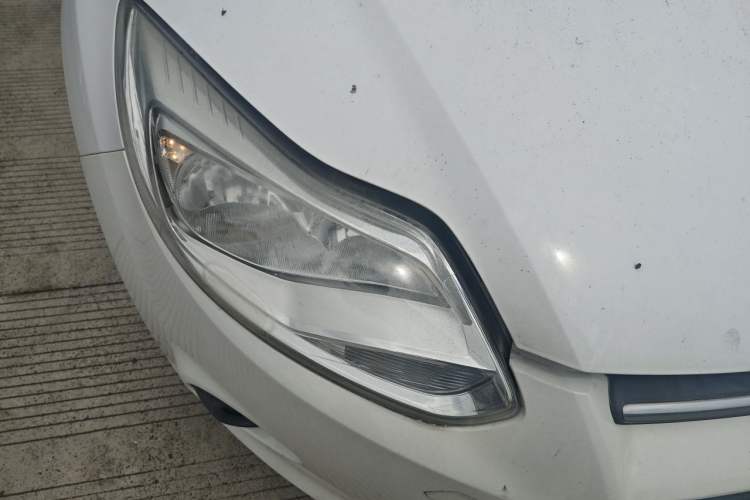 Used Ford Focus 2012 Hatchback 1.6L Automatic Comfort Model Right Front Headlight