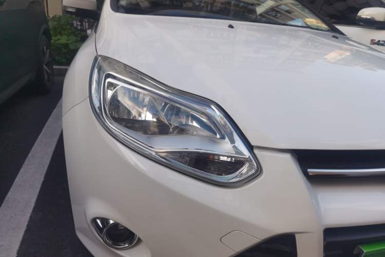 Used Ford Focus 2012 Sedan 1.6L Automatic Fashion Edition Right Front Headlight