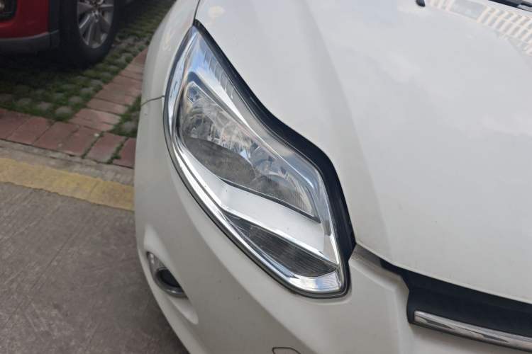 Used Ford Focus 2012 Hatchback 1.6L Automatic Fashion Edition Right Front Headlight