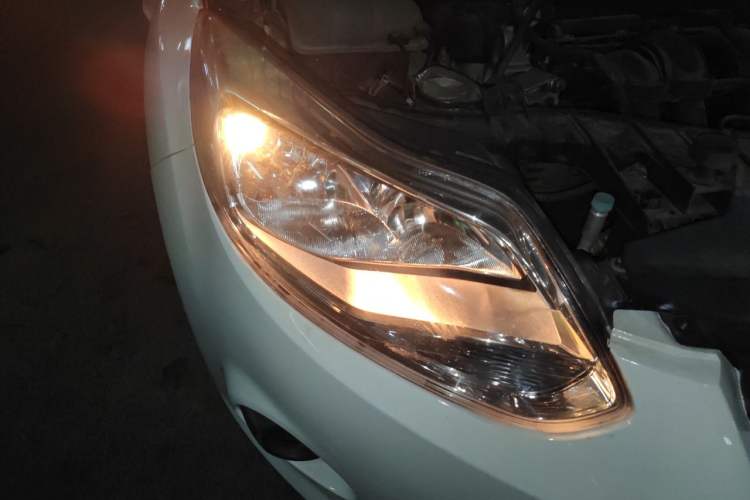 Used Ford Focus 2012 Hatchback 1.6L Manual Comfort Model Right Front Headlight
