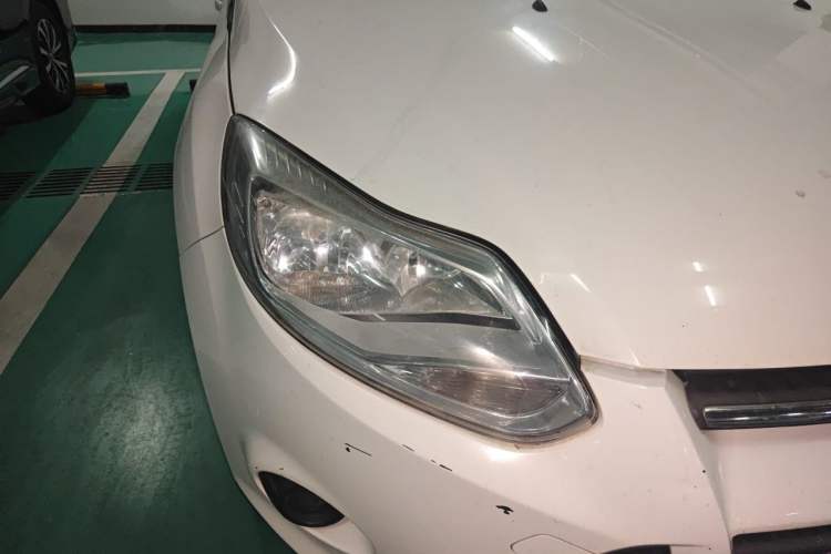 Used Ford Focus 2012 Sedan 1.6L Manual Comfort Model Right Front Headlight
