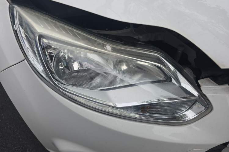 Used Ford Focus 2012 Hatchback 1.6L Automatic Comfort Model Right Front Headlight