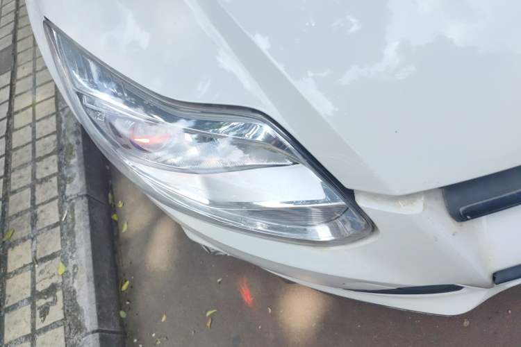 Used Ford Focus 2012 Sedan 1.6L Automatic Fashion Edition Right Front Headlight