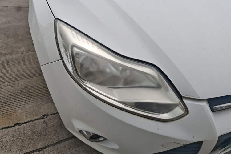 Used Ford Focus 2012 Sedan 1.6L Manual Fashion Edition Right Front Headlight
