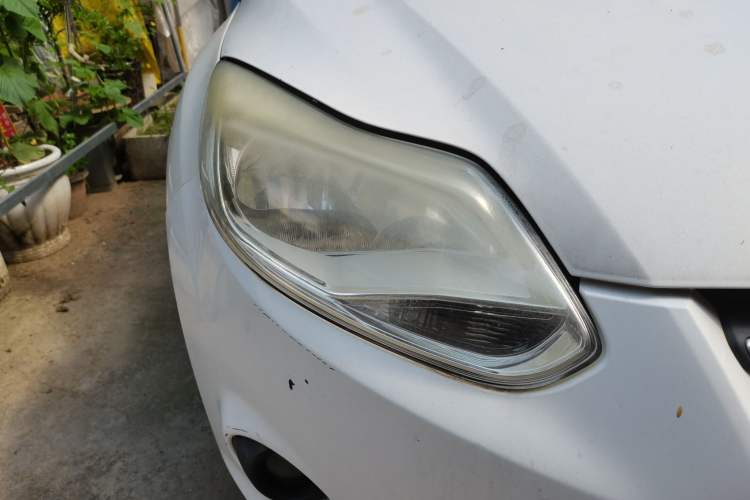 Used Ford Focus 2012 Sedan 1.6L Automatic Comfort Model Right Front Headlight