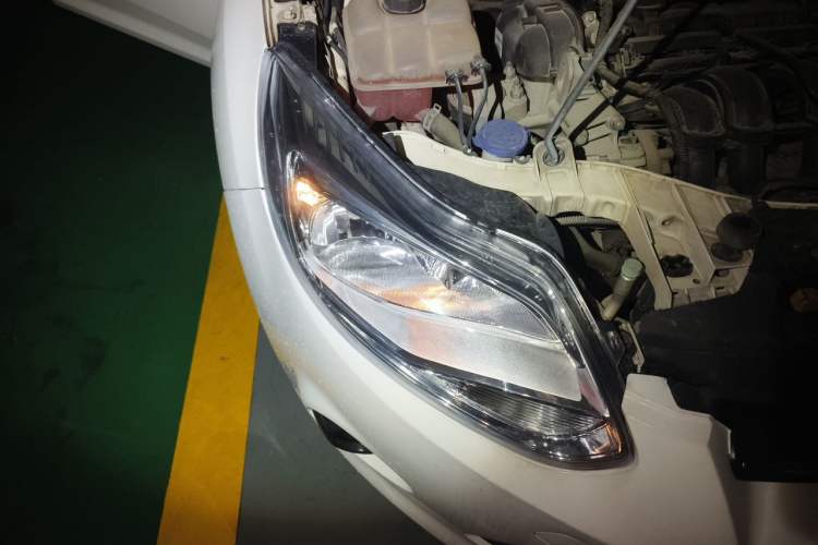 Used Ford Focus 2012 Hatchback 1.6L Manual Comfort Model Right Front Headlight