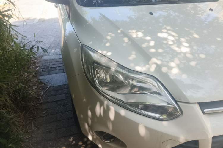 Used Ford Focus 2012 Sedan 1.6L Automatic Fashion Edition Right Front Headlight
