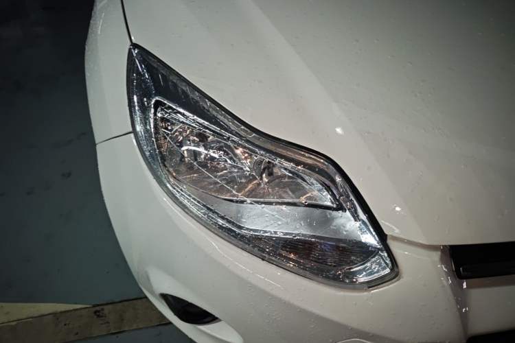 Used Ford Focus 2012 Hatchback 1.6L Automatic Comfort Model Right Front Headlight