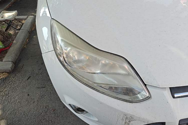 Used Ford Focus 2012 Sedan 1.6L Manual Fashion Edition Right Front Headlight