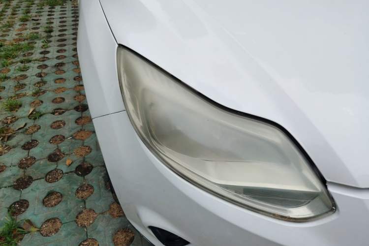 Used Ford Focus 2012 Sedan 1.6L Automatic Comfort Model Right Front Headlight
