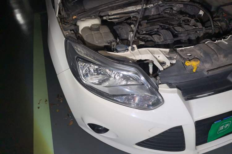 Used Ford Focus 2012 Sedan 1.6L Automatic Comfort Model Right Front Headlight