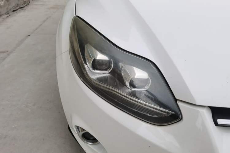 Used Ford Focus 2012 Hatchback 1.6L Automatic Fashion Edition Right Front Headlight