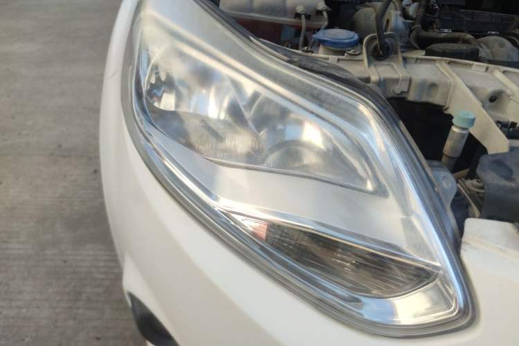 Used Ford Focus 2012 Hatchback 1.6L Automatic Comfort Model Right Front Headlight