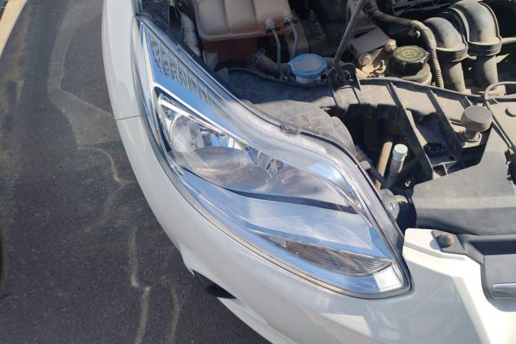 Used Ford Focus 2012 Hatchback 1.6L Automatic Comfort Model Right Front Headlight
