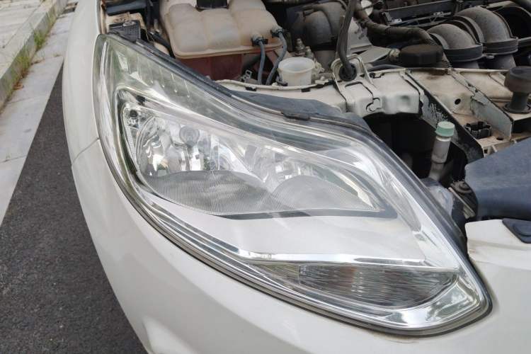 Used Ford Focus 2012 Hatchback 1.6L Automatic Comfort Model Right Front Headlight