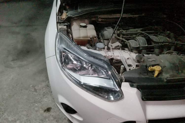 Used Ford Focus 2012 Sedan 1.6L Manual Comfort Model Right Front Headlight