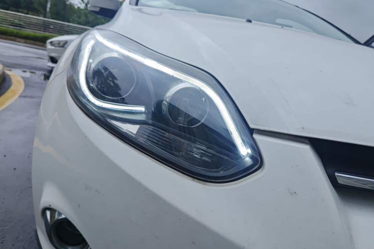 Used Ford Focus 2012 Hatchback 1.6L Automatic Fashion Edition Right Front Headlight