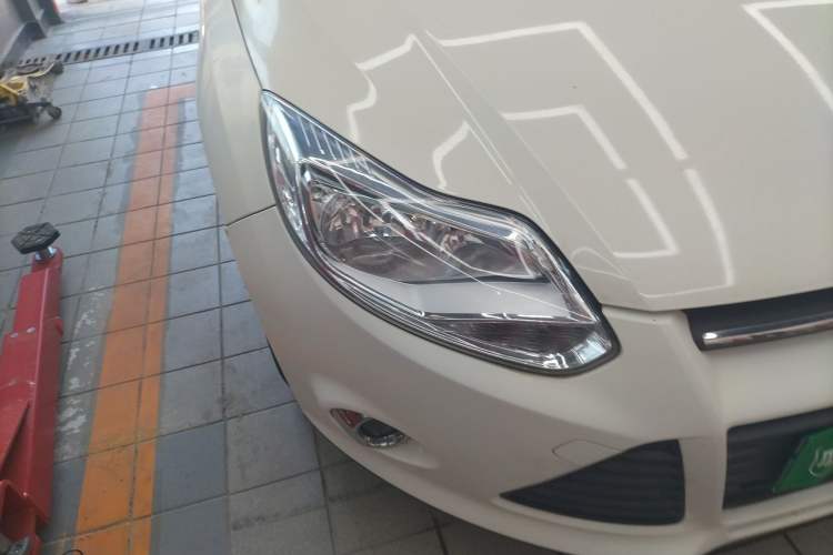 Used Ford Focus 2012 Sedan 1.6L Automatic Fashion Edition Right Front Headlight