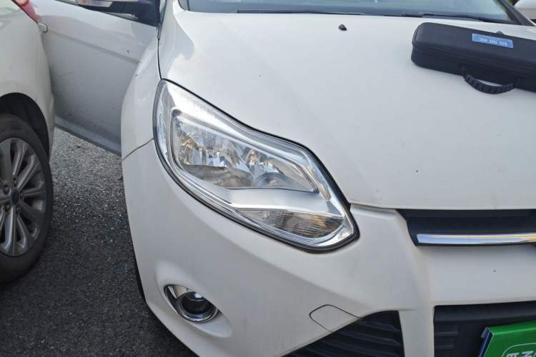 Used Ford Focus 2012 Sedan 1.6L Manual Fashion Edition Right Front Headlight