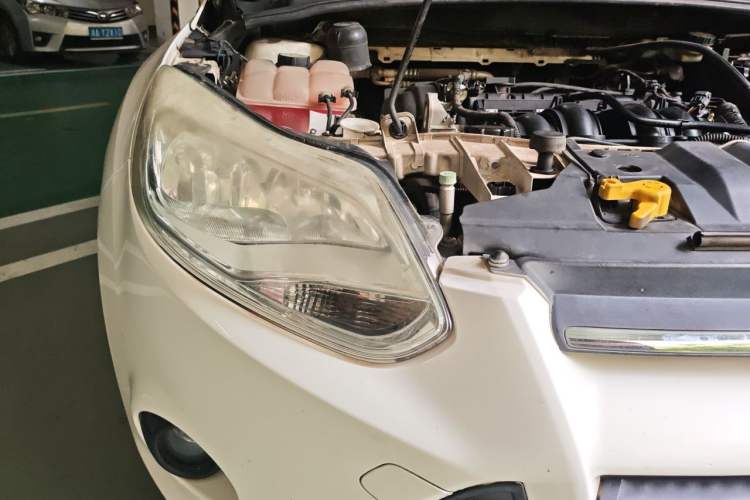 Used Ford Focus 2012 Hatchback 1.6L Automatic Comfort Model Right Front Headlight