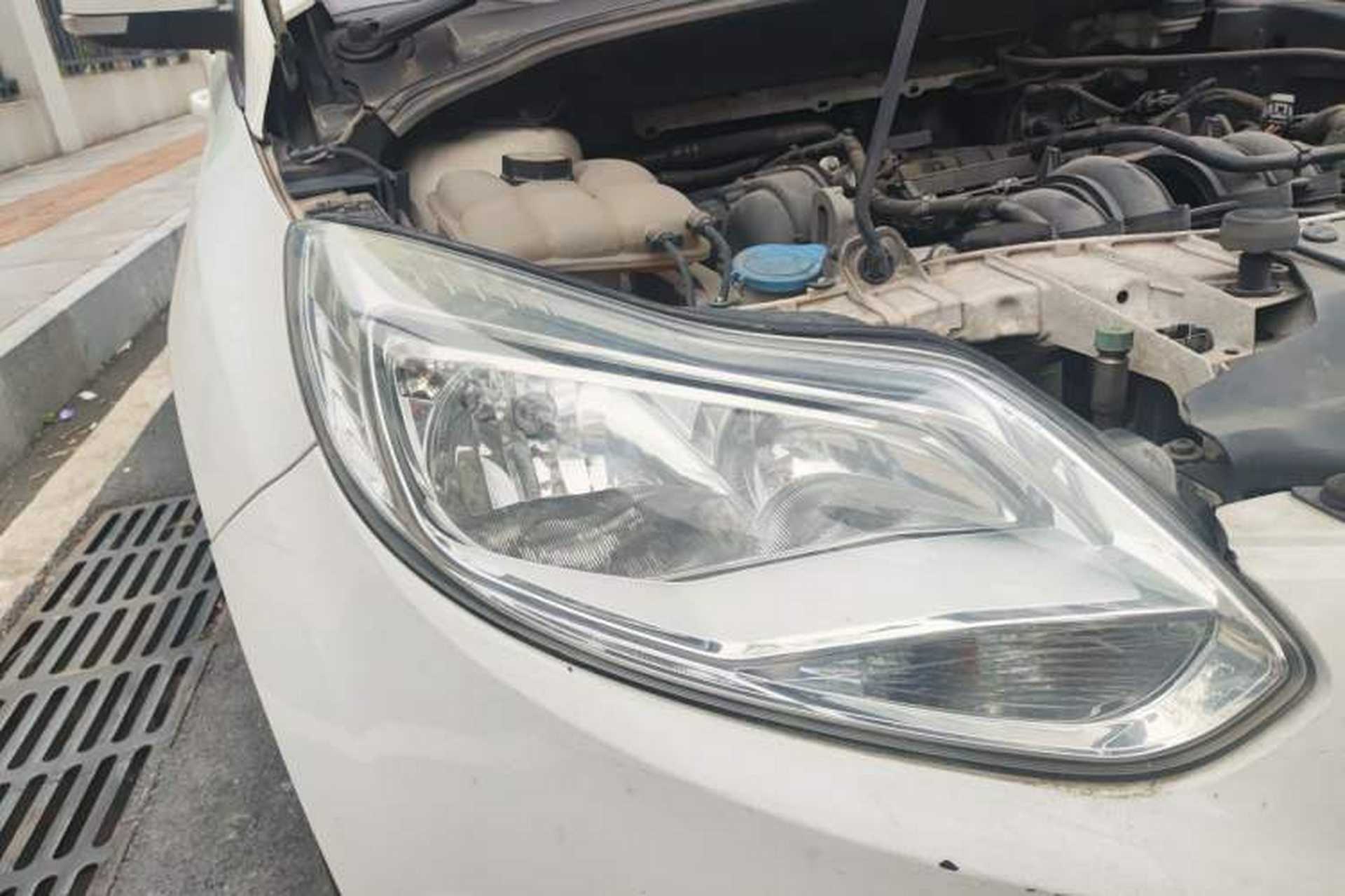 Used Ford Focus 2012 Hatchback 1.6L Automatic Comfort Model Right Front Headlight