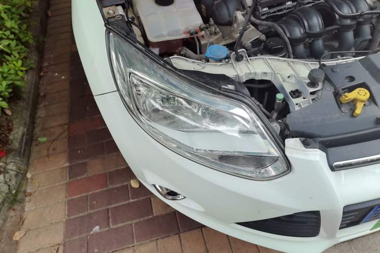 Used Ford Focus 2012 Sedan 1.6L Automatic Fashion Edition Right Front Headlight