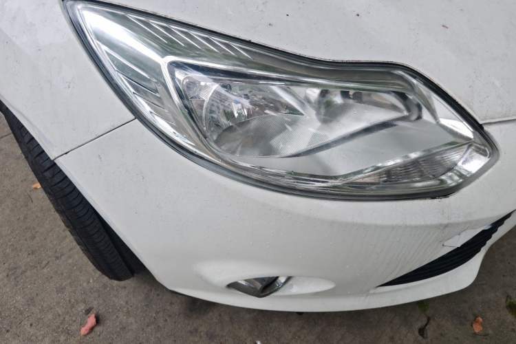 Used Ford Focus 2012 Hatchback 1.6L Manual Fashion Edition Right Front Headlight