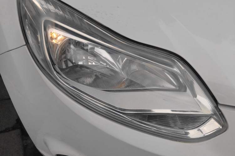 Used Ford Focus 2012 Sedan 1.6L Manual Comfort Model Right Front Headlight