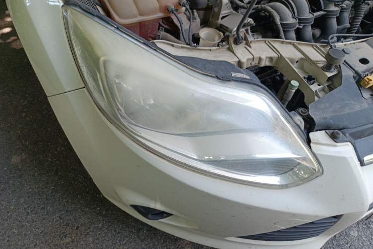 Used Ford Focus 2012 Sedan 1.6L Manual Comfort Model Right Front Headlight