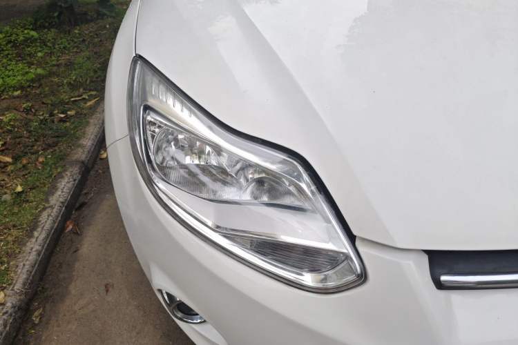 Used Ford Focus 2012 Sedan 1.6L Automatic Fashion Edition Right Front Headlight