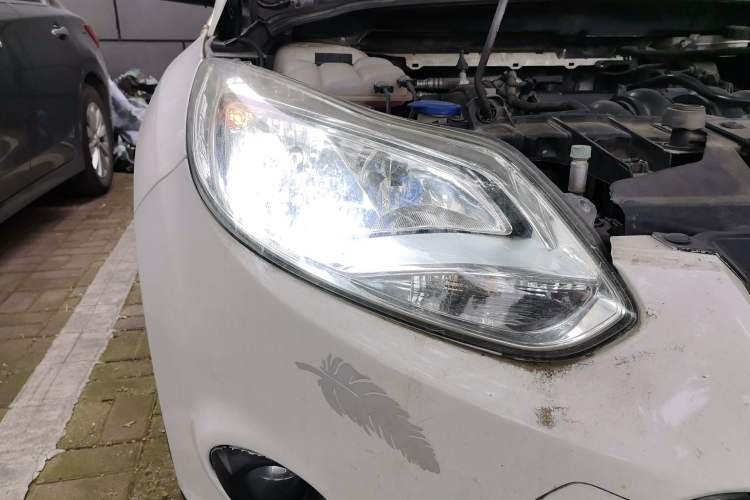 Used Ford Focus 2012 Hatchback 1.6L Automatic Comfort Model Right Front Headlight