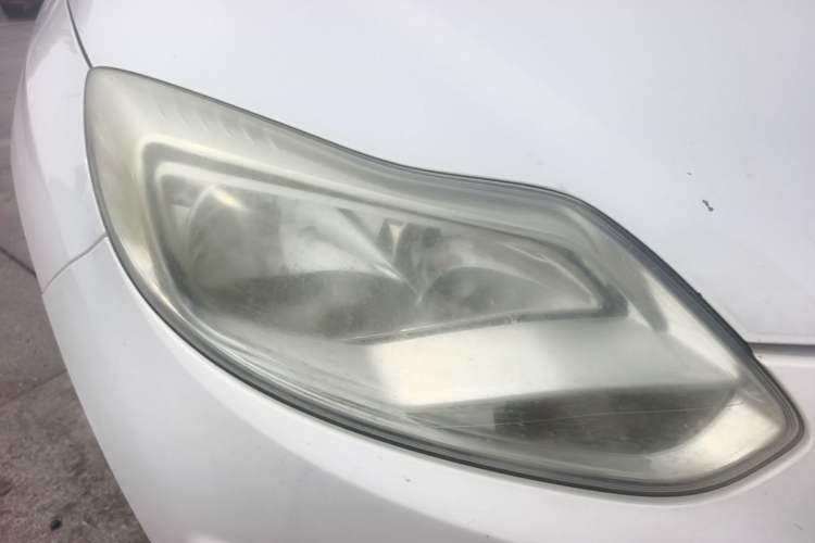Used Ford Focus 2012 Sedan 1.6L Automatic Fashion Edition Right Front Headlight