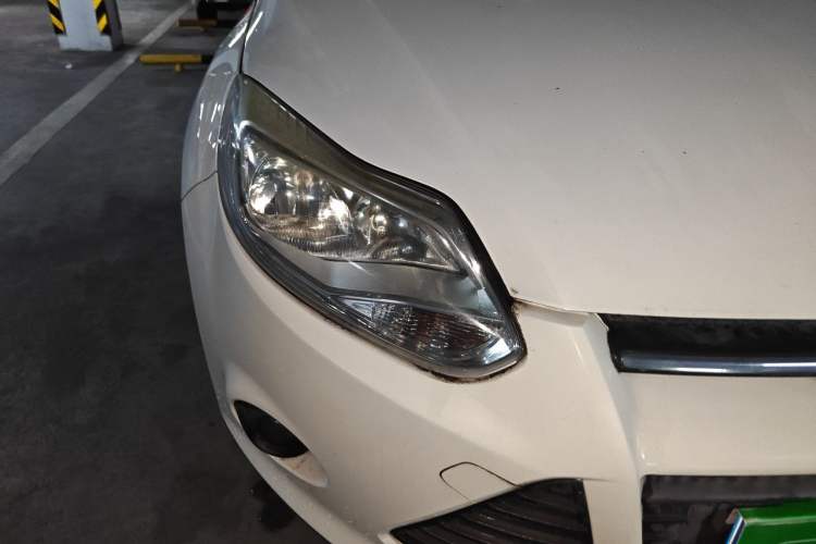 Used Ford Focus 2012 Sedan 1.6L Automatic Comfort Model Right Front Headlight