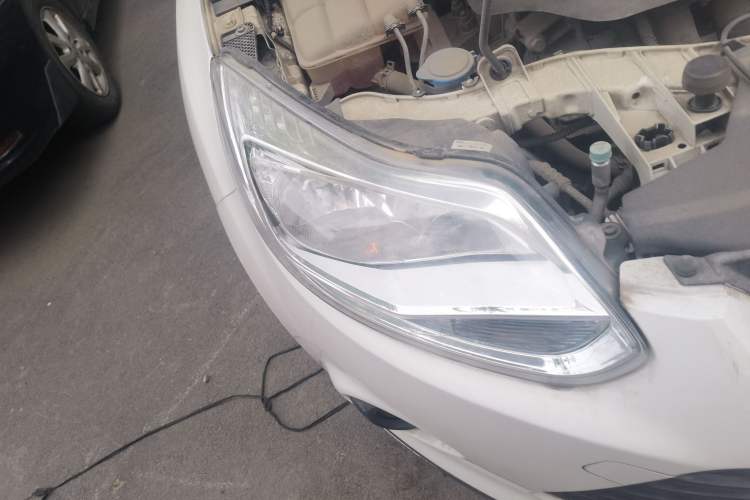 Used Ford Focus 2012 Sedan 1.6L Manual Comfort Model Right Front Headlight