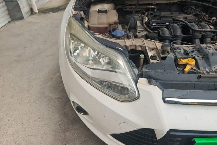 Used Ford Focus 2012 Sedan 1.6L Automatic Comfort Model Right Front Headlight