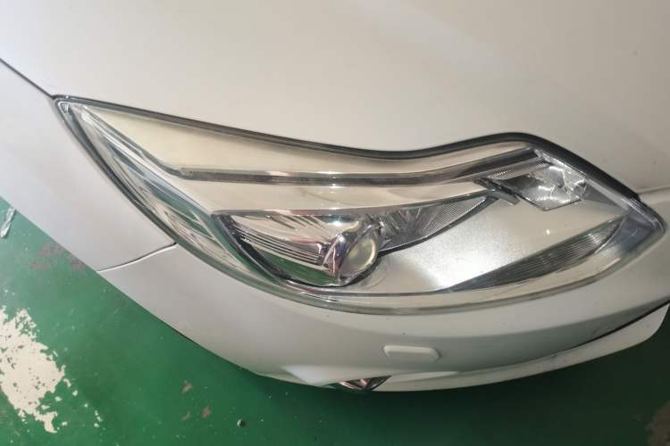 Used Ford Focus 2012 Hatchback 2.0L Automatic Luxury Sport Model Right Front Headlight
