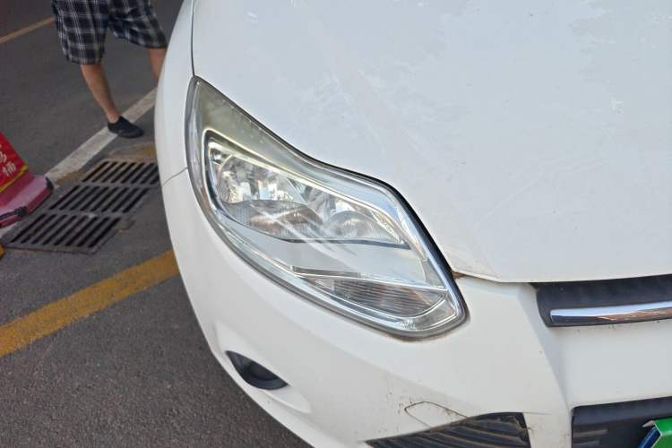 Used Ford Focus 2012 Sedan 1.6L Manual Comfort Model Right Front Headlight